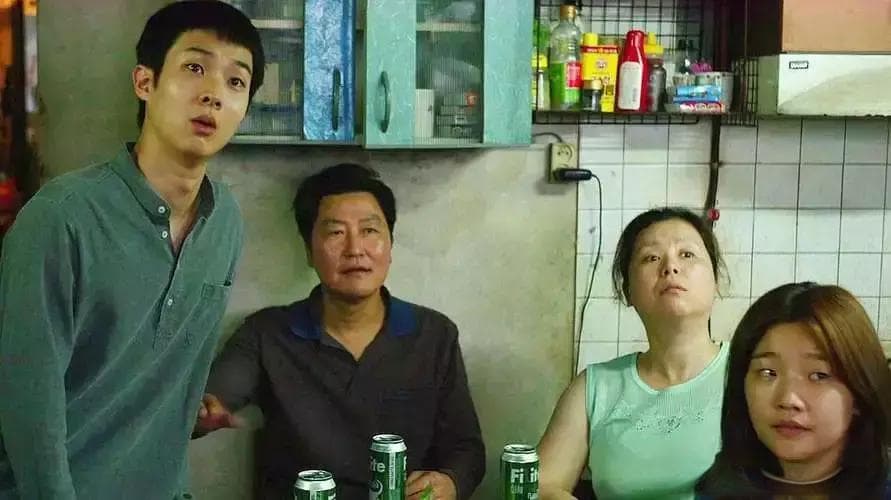 社会阶层与家庭关系的深度剖析：电影《寄生虫》的社会评论