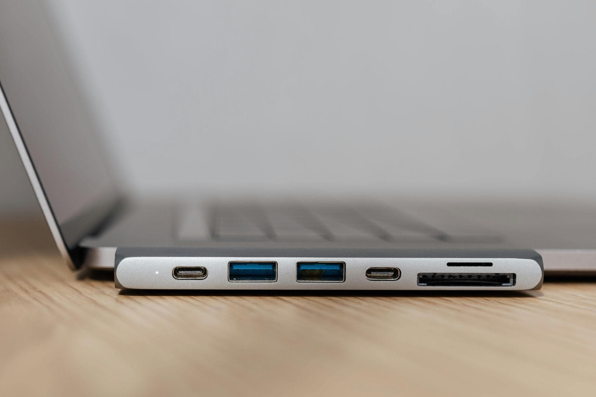 如何解决笔记本电脑 USB 端口不工作的问题？