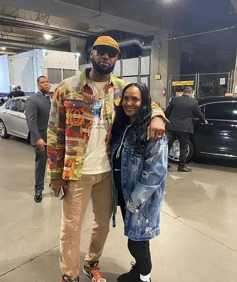 NBA詹姆斯五个不为人知的小秘密，知道两个算资深詹密！