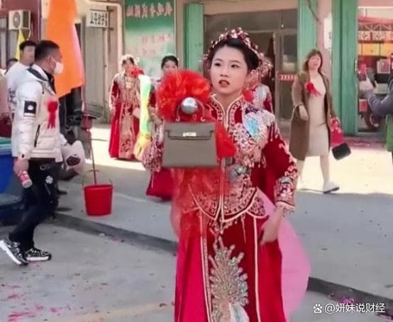 潮汕“抬旗”女孩要求：本地高颜值且未婚女子，传统为何惹非议？