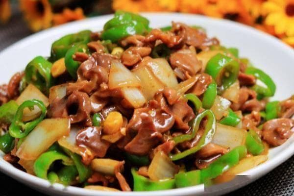 家常爆炒鸡胗，以其独特的口感和丰富的营养价值深受食客们的喜爱