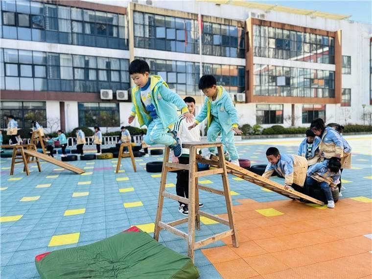 阳光下的成长：每天两小时户外活动，让孩子健康又聪明