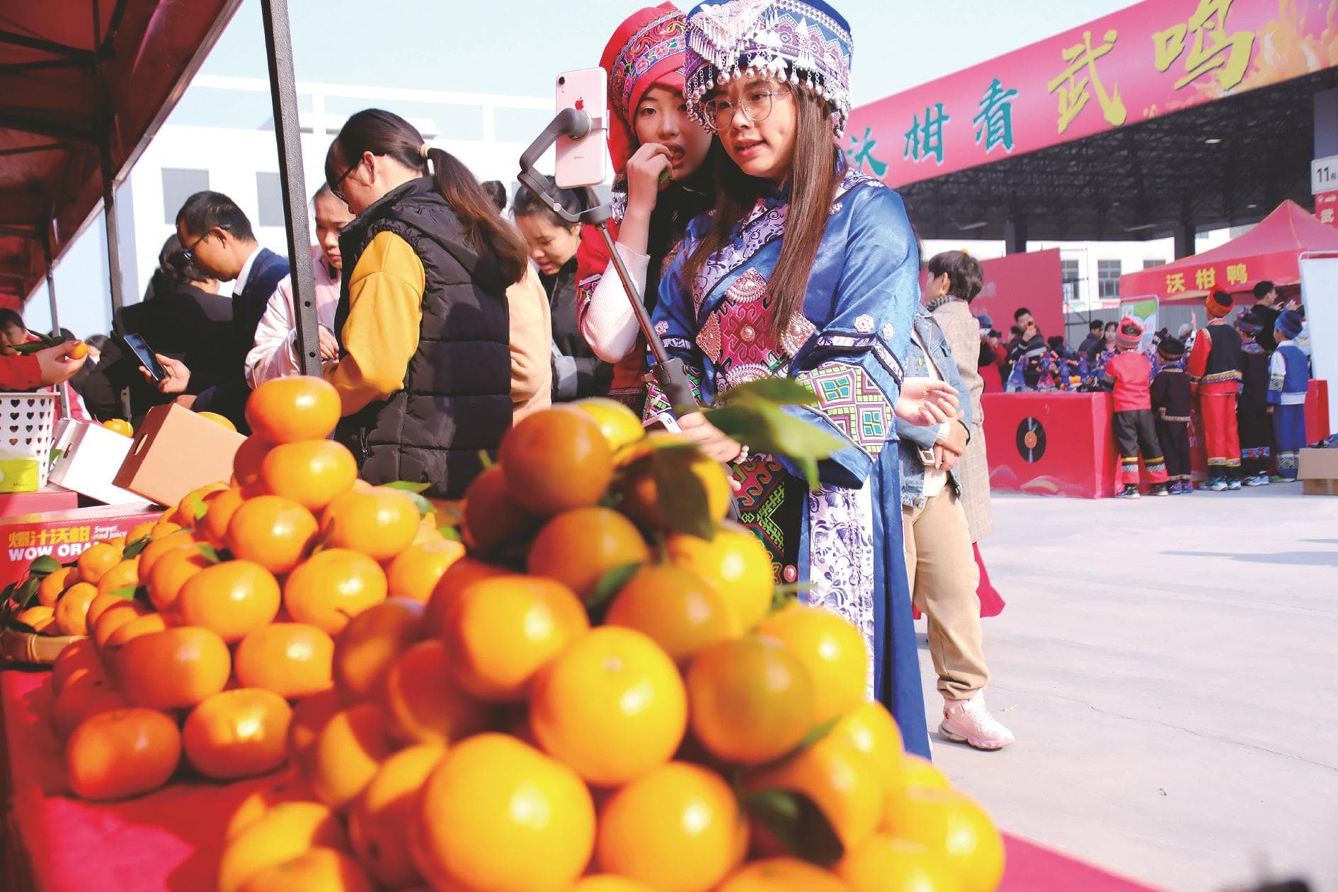 “新农人”直播带货 广西特产热销全国