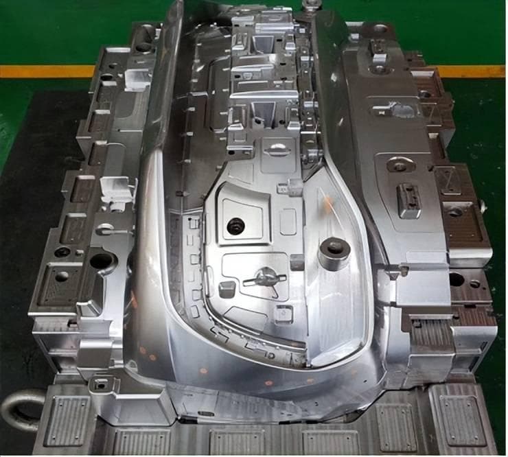 汽车保险杠模具：安全驾驶的幕后英雄