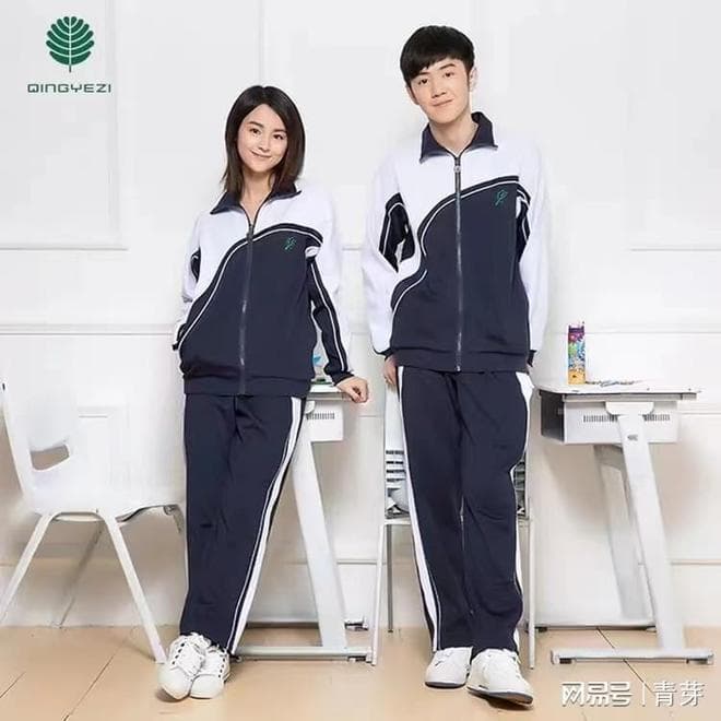 校服非穿不可吗？从争议到共识，看校服文化的现代转型