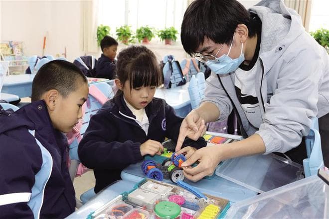 兰炼一中附属实验学校课后延时课程为学生打造精彩纷呈的“新天地”