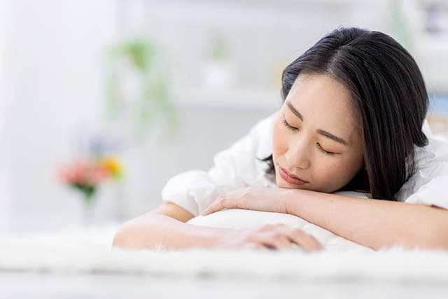 为什么有的女性无论睡多久都还是容易感到困倦？