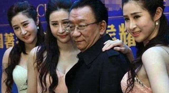 侯耀华：从电影学院毕业生到相声界"大师兄"