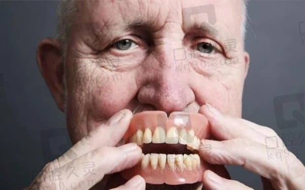 老年人镶牙不拔牙可以吗？老年人镶牙有几种方式哪个好？