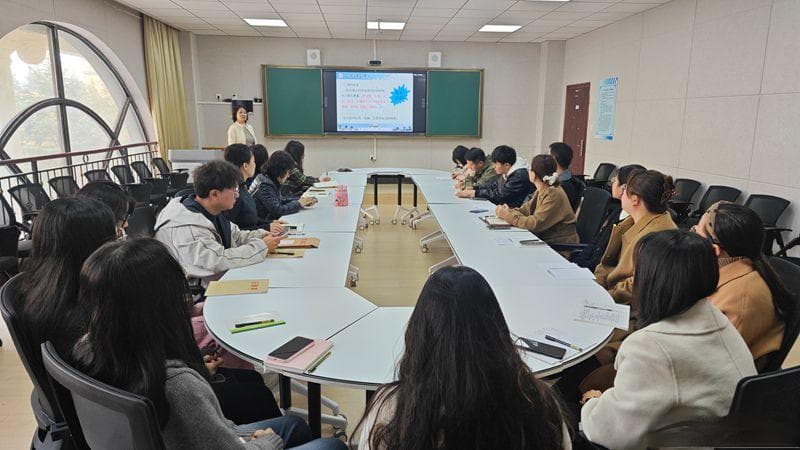 提升沟通技巧，构建和谐师生关系：我校开展教师礼仪培训