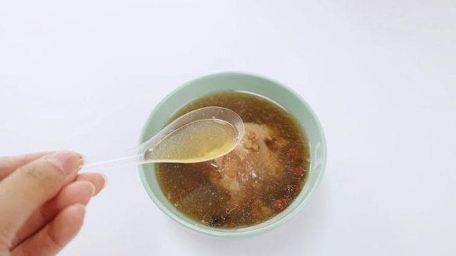 鸡汤营养丰富却未必适合所有人，尤其是这5种患者，劝您少喝鸡汤