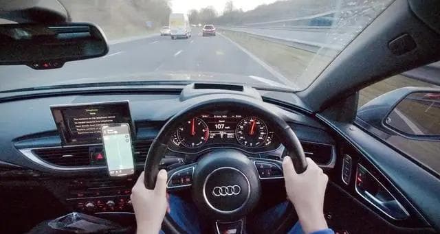 高速路上，前车隧道抛锚如何处理？掌握这些技巧，关键时刻可保命