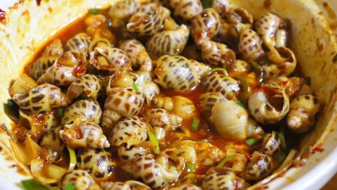 辣酒煮花螺，但是东南亚风味