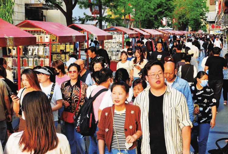 一“摊”烟火气 “摆”出新活力 兰州放宽政策鼓励商业“外摆”市场观察