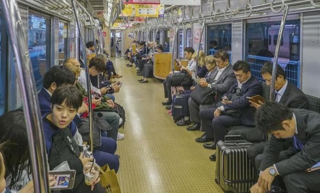 日本“酷文化”动漫背后的悲哀：现实有多残酷，理想就有多魔幻