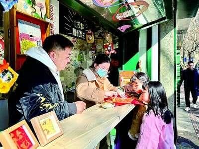 漫步街头，体验传统与现代的交融