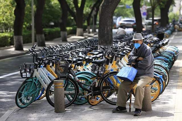 我国“中度老龄化”加速，老年抚养比升至 22.5%，养老出路何在？
