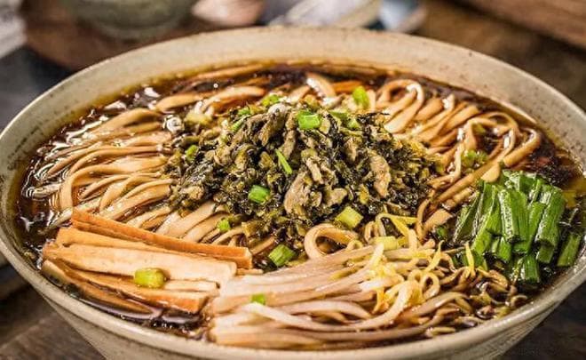 雪菜肉丝面：从历史传承到烹饪技巧的全面解析