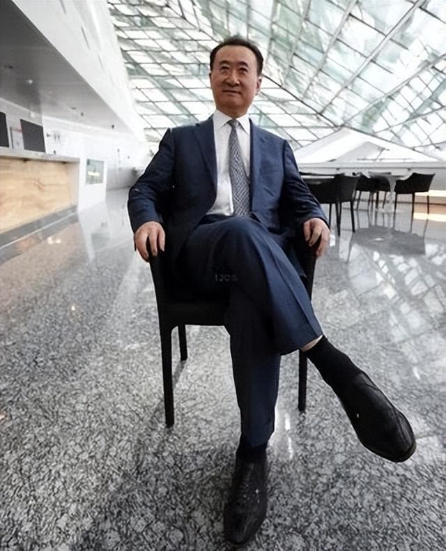 王健林持7702万股权被冻结，万达频现资金压力