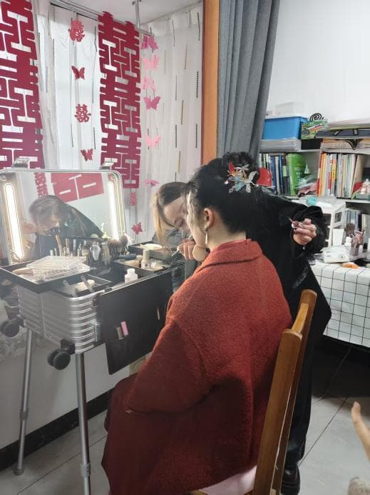 小县城里的婚礼跟妆师：美妆见证幸福时刻