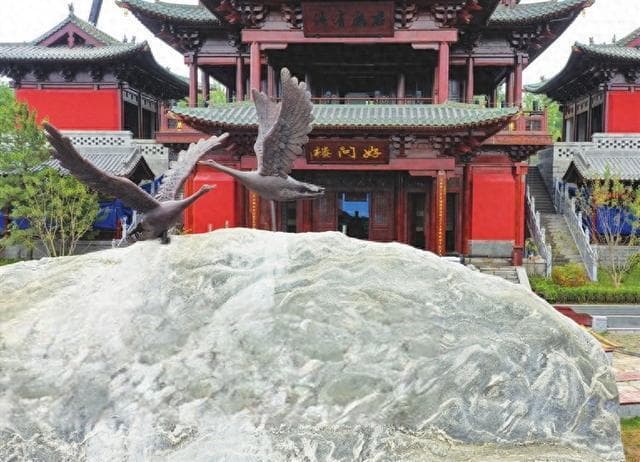 太原汾河景区三大景点：雁丘园、湿地公园、碧水沙滩