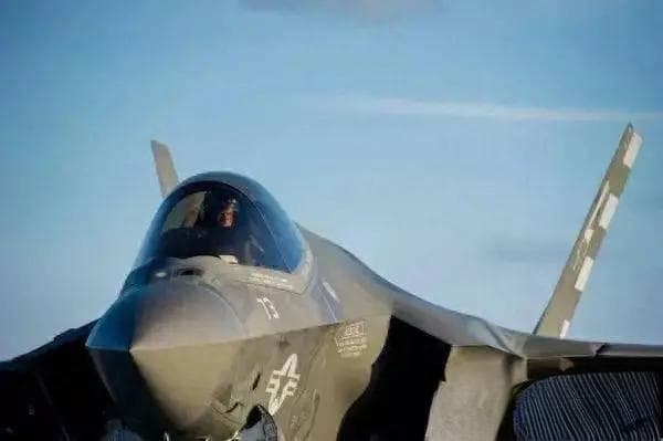F-22与F-35的能力与成本对比