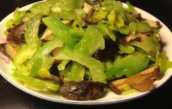 蘑菇炒苦瓜