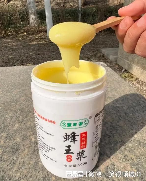 蜂王浆正确保存方式及每日用量，分享吃法及注意事项，一文看懂！