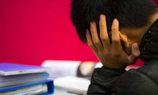 社交网络双刃剑！网瘾毒品害青少年，多招扶助健康成长