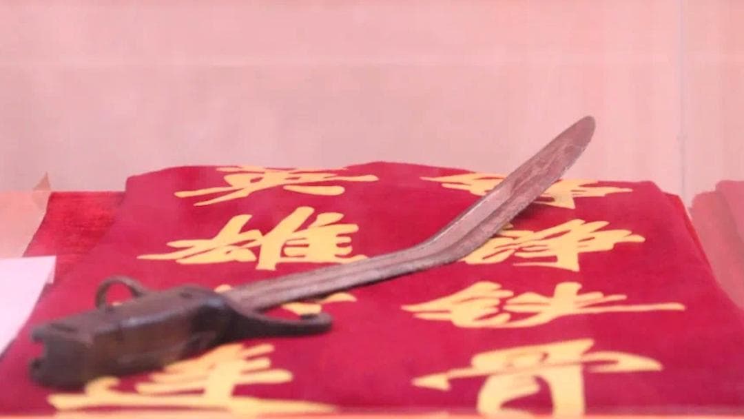 一把弯刺刀，是这支英雄连队的“传家宝”