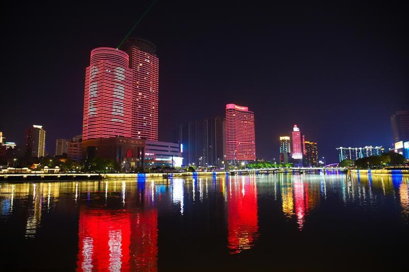 人间最美四月天，春暖花开漫游宁波，感受活力的海港之城