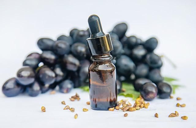 葡萄籽油护肤的正确用法 葡萄籽油可以直接涂皮肤吗
