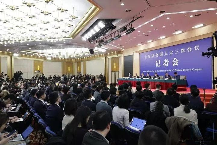 刷屏全国两会 概念股年内飙涨