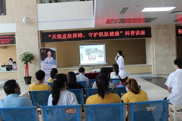 皮肤病图谱大全出版：六大类别千张图片助力精准诊疗
