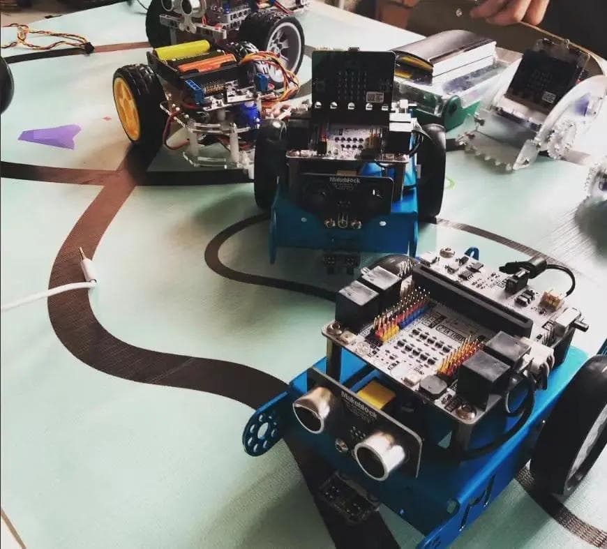 探索Micro:bit：开启创意编程与科技实践的钥匙