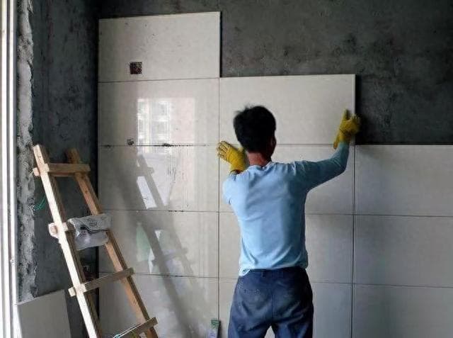 卫生间瓷砖选购与施工全攻略：5个关键点助你打造安全舒适的卫浴空间