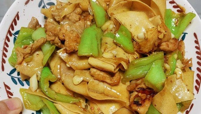 东北名菜尖椒干豆腐的做法