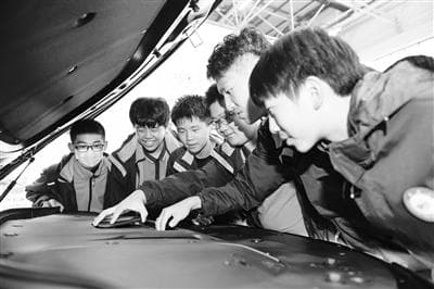 以多元课程激发学生创新活力