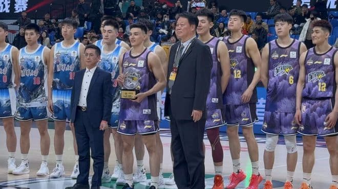 CBA星锐赛：星锐一年级力克清华 于米提20分获MVP杨溢20+4+5