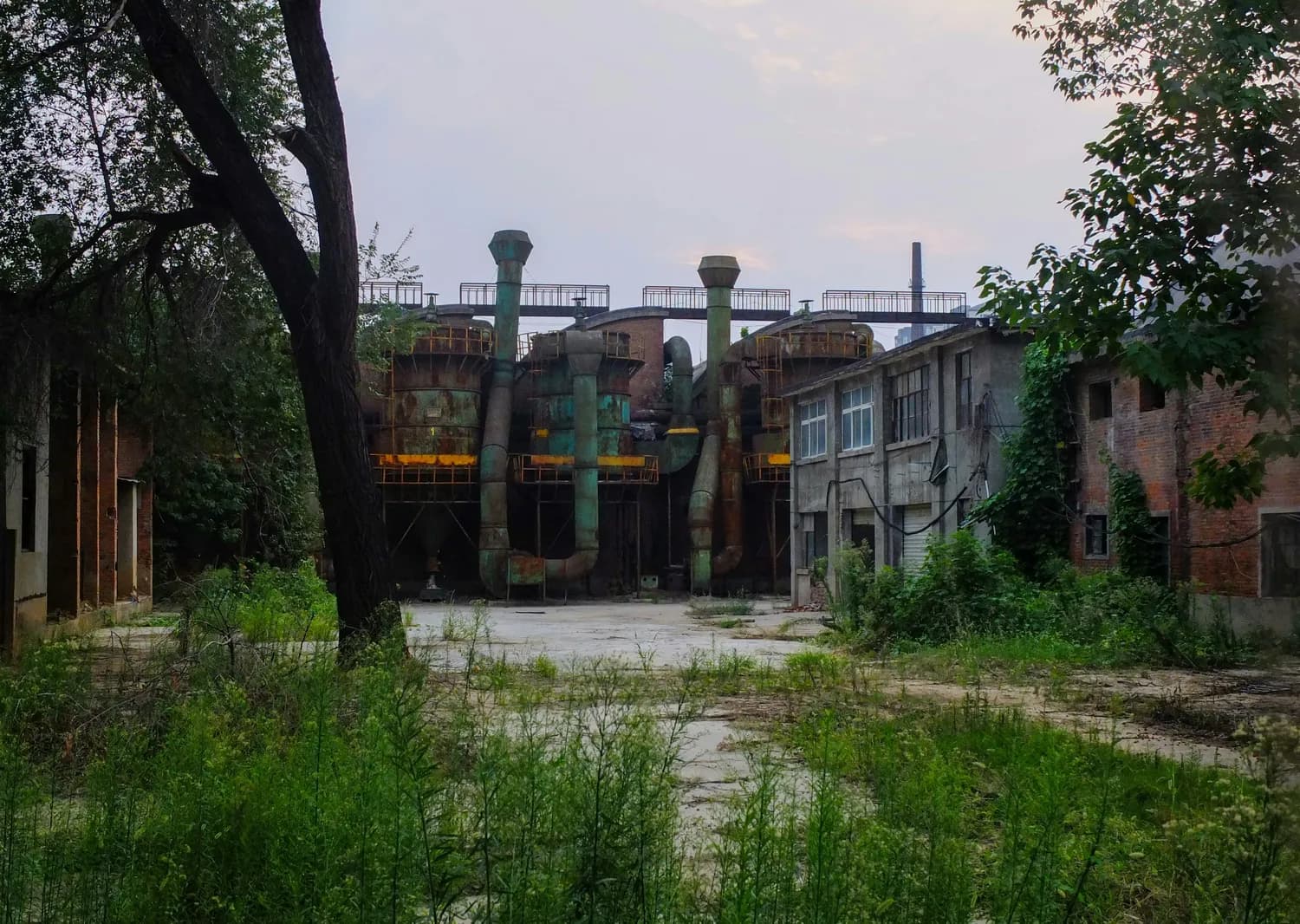探秘816工程遗址：从绝密核工程到旅游胜地