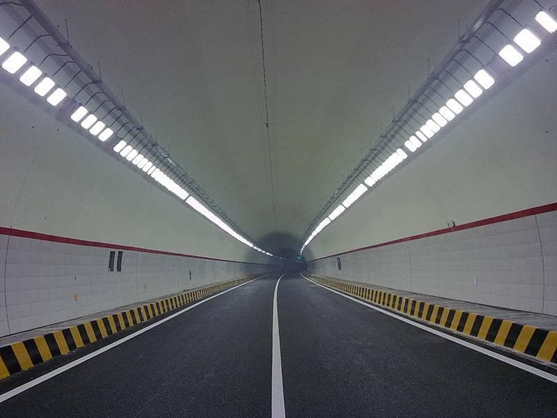 公路隧道照明节能灯：关键技术与设计要点
