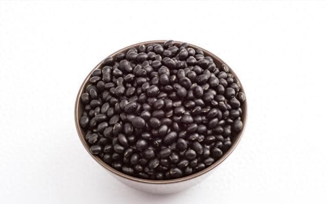 比牛奶高12倍的蛋白质！揭秘“豆中之王”：黑豆的功效与醋泡秘籍
