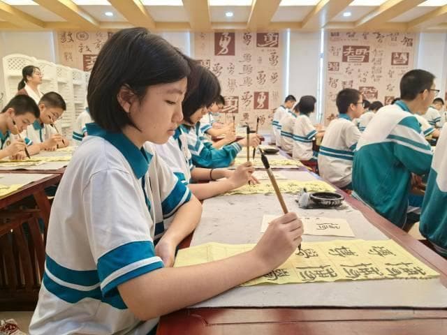 快评丨“高中双休”，怎么就成了家长的“烦恼”？