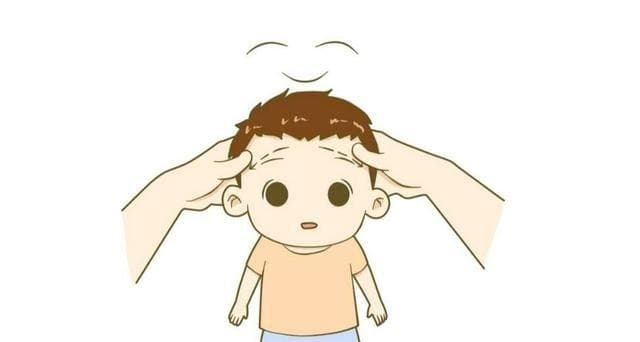摸一摸，看一看：多摸摸宝宝的头部，能初步判断孩子的发育状况