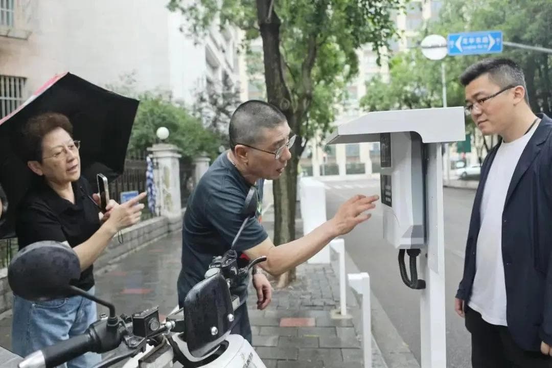 140个充电桩（柜）投入使用，解决这个地区电动自行车停放充电“老大难”问题