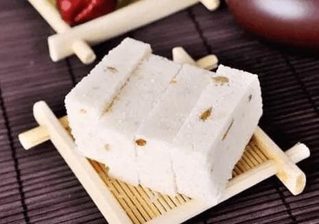 传统美食 ▎美味与颜值并存的玫瑰芡实糕，清甜香糯，花香四溢～