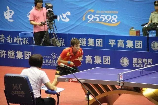 乒乓球入门教学：基本姿势站位与正手攻球技术详解
