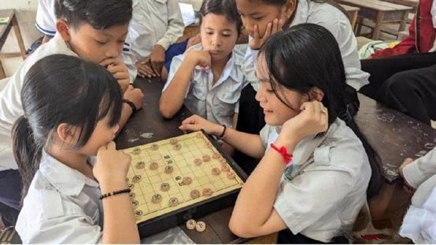 象棋方寸间：柬埔寨华校课堂上的文化传承