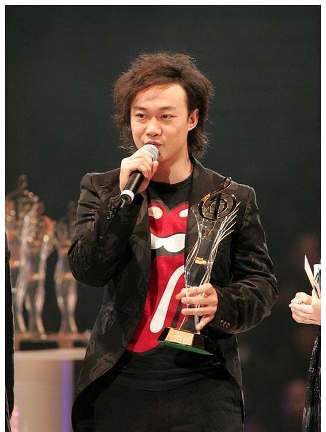 陈奕迅曼谷演唱会取消！全额退票引热议，粉丝调侃命保住了！