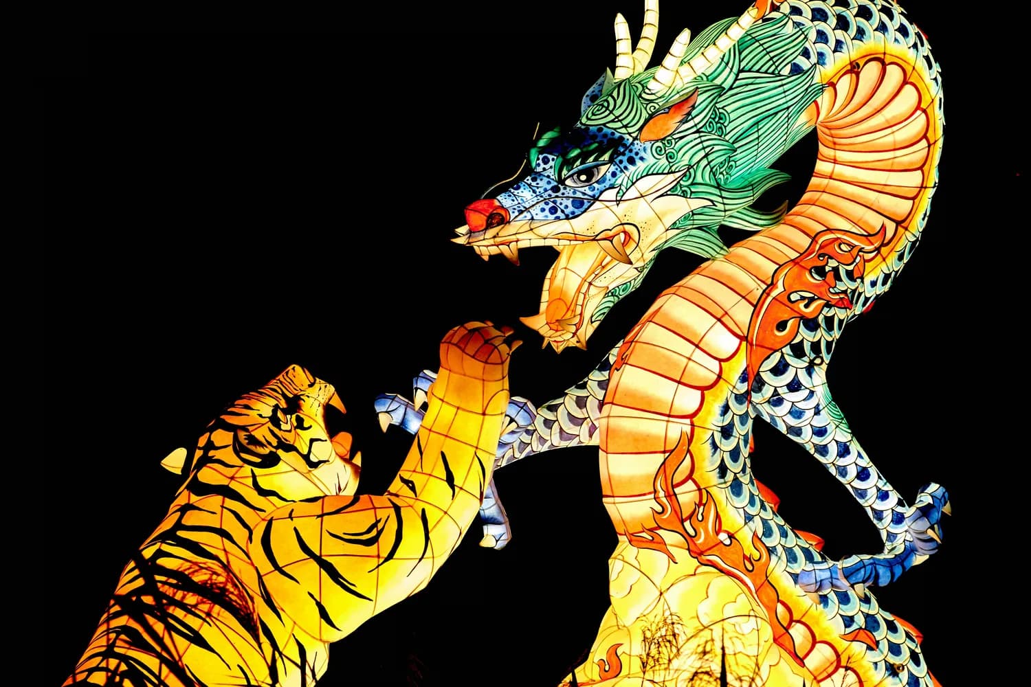 古诗词中的“威武不屈”，龙虎争霸谁更胜一筹？